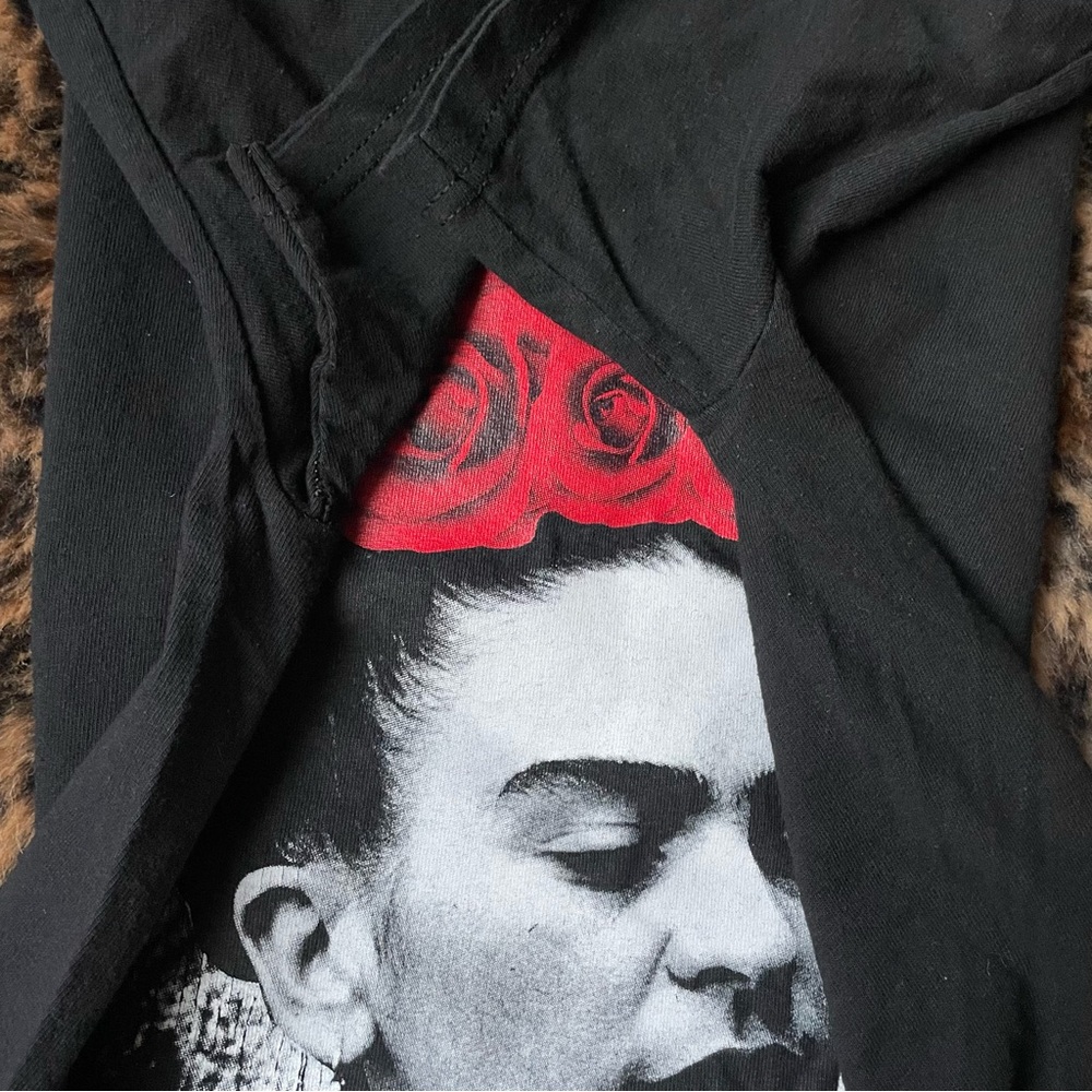 Frida Kahlo Roses Print shirt small - Picture 7 of 8